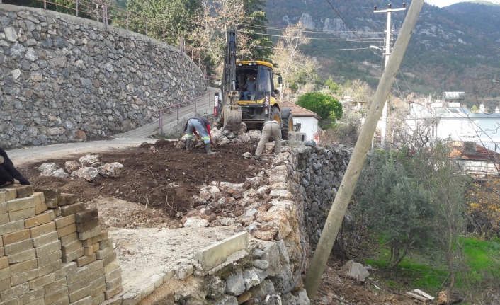 Alanya kırsalında yol bakım çalışmaları devam ediyor