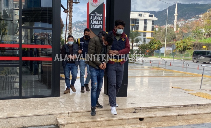 Alanya’da 2 hırsızlık şüpheli polisin operasyonuyla yakalandı
