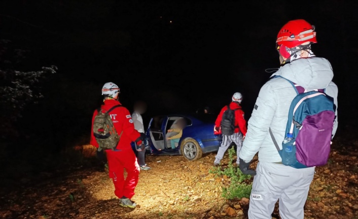 Alanya'da mahsur kalan vatandaşları AKUT kurtardı