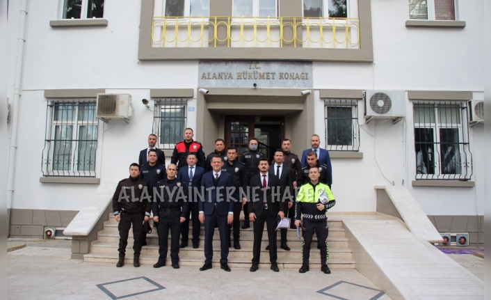 Alanya’da başarılı polisler teşekkür belgesi aldı