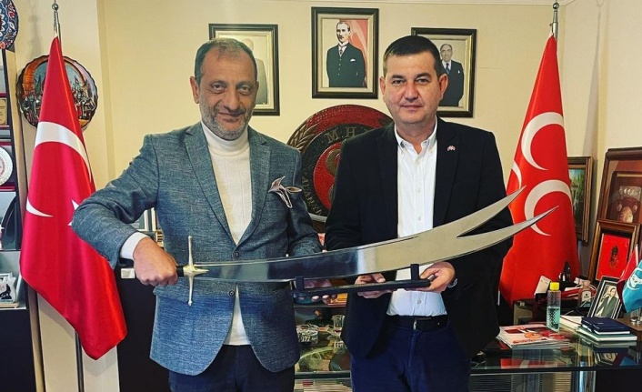 MHP İlçe Başkanı Türkdoğan kılıçları çekti