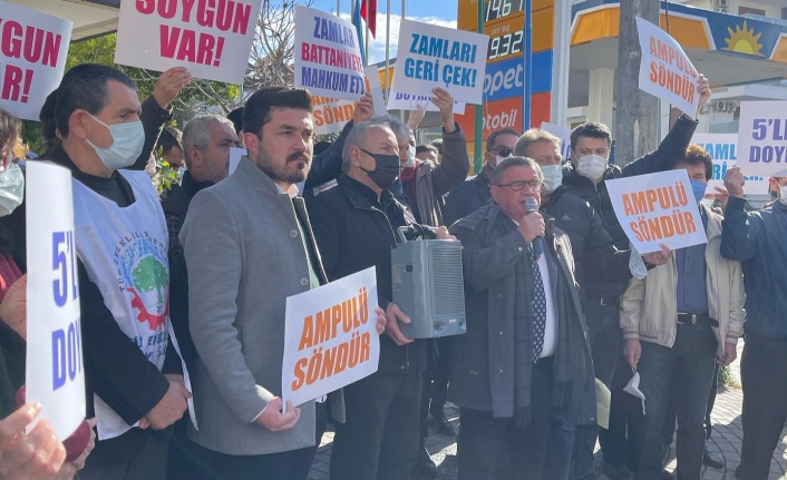 Alanya CHP'den CK önünde fatura protestosu
