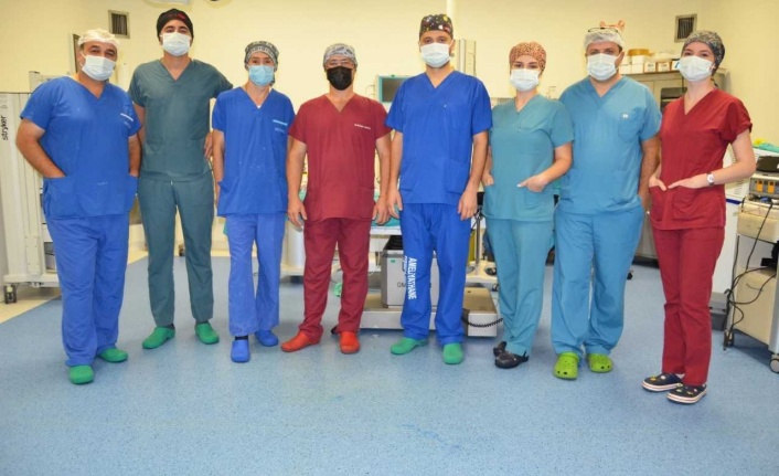 Alanya'da cinsel organındaki eğriliği bacağından alınan damarla düzelttiler