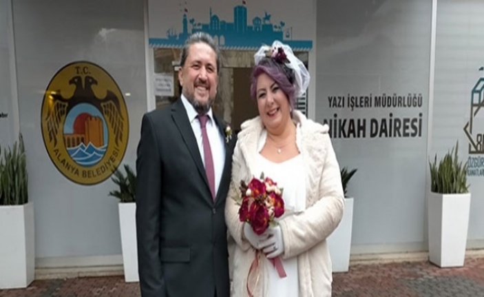 Alanya'da nikah salonuna akın ettiler