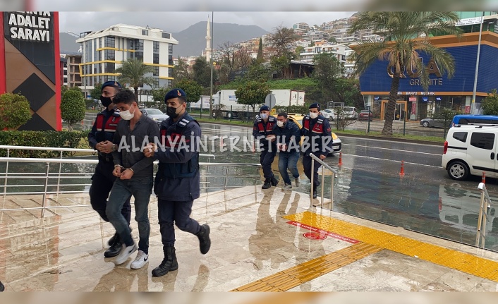 Alanya’da göçmen kaçakçıları tutuklandı