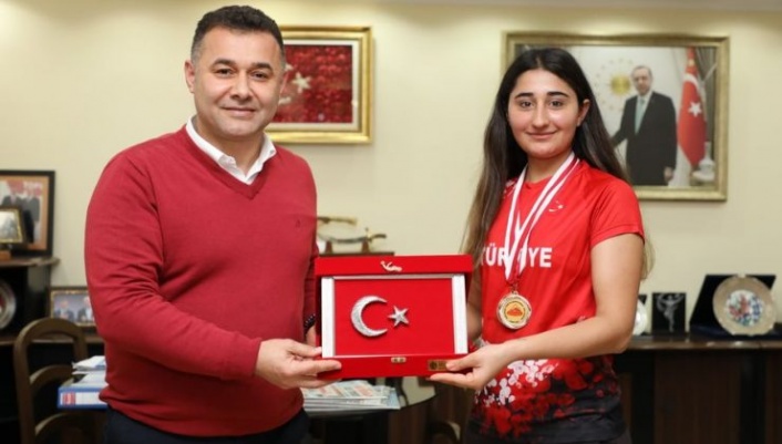 Başarılı sporcudan Başkan Yücel’e ziyaret