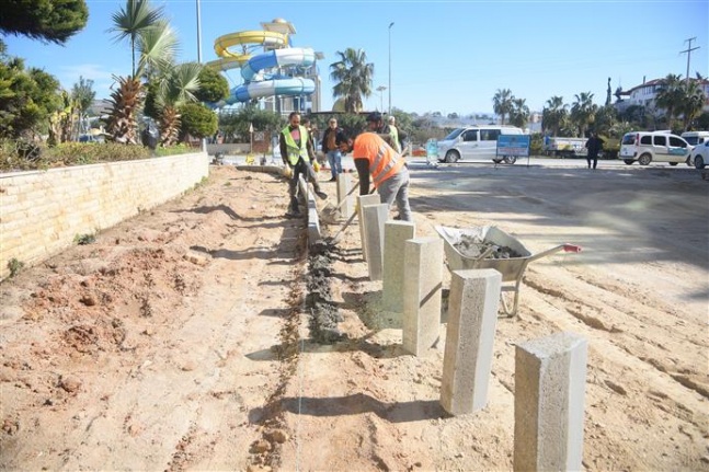 Alanya Belediyesi Türkler'de parke yol yapıyor