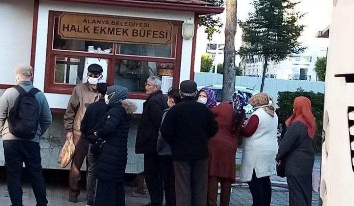 Alanya'da halk ekmekte poşet ücretli oldu!