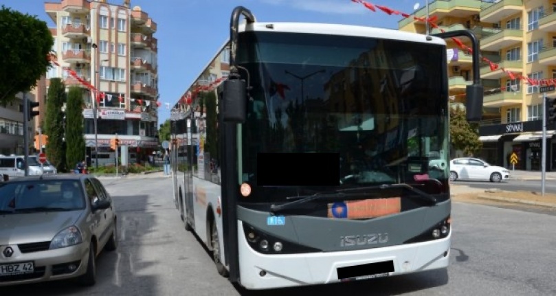 Alanya'da halk otobüsü şoförü yolcuyu bıçakladı