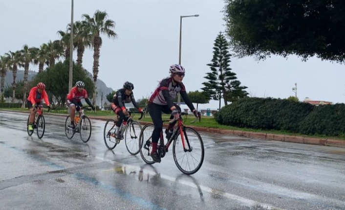 Alanya’da kadınlar farkındalık için pedal çevirdi