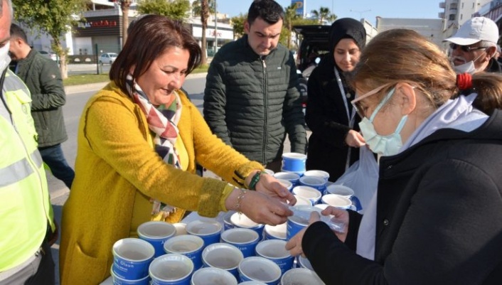 Büyükşehir’den Berat Kandili’nde lokma ve helva ikramı