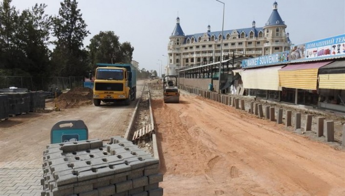 Alanya Belediyesi parke yol çalışmalarını Türkler’de sürdürüyor