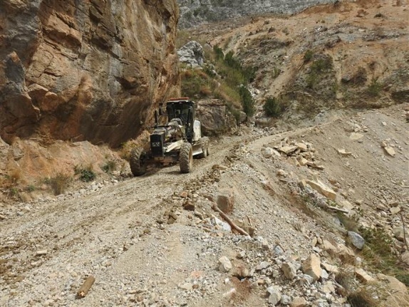 Alanya Belediyesi’nden Yayla yollarına bakım onarım çalışması