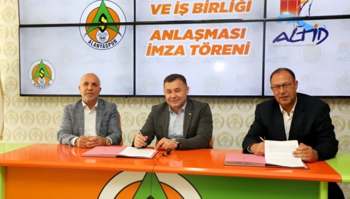 Alanya'da ki bazı plaj büfeleri Alanyaspor'a devredildi