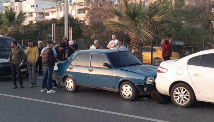 Alanya'da maddi hasarlı kaza!