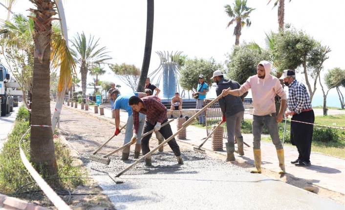 Alanya'da sahil bandı düzenleme projesi Oba-Tosmur etabıyla sürüyor