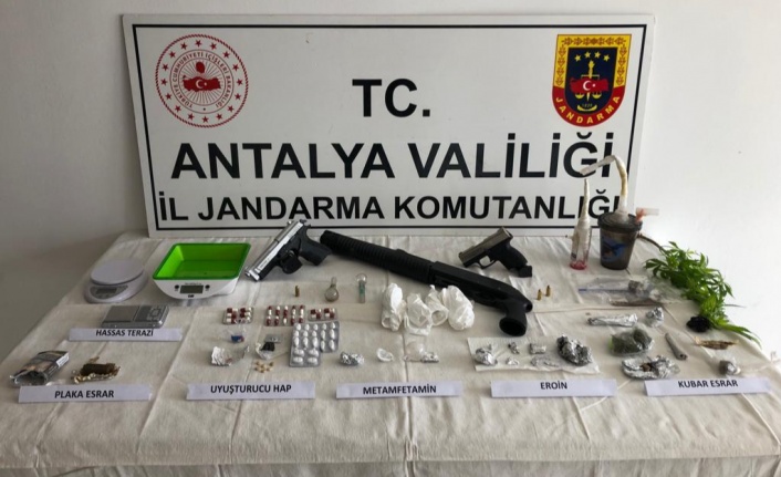 Alanya’da jandarmadan uyuşturucu operasyonu: 13 gözaltı