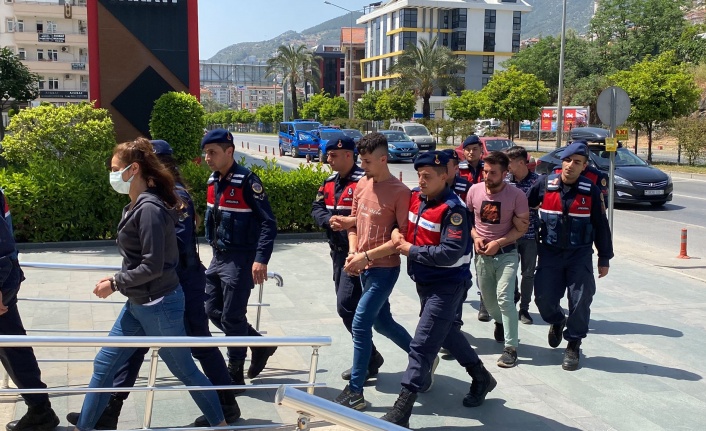 Alanya’da kablo hırsızları tutuklandı