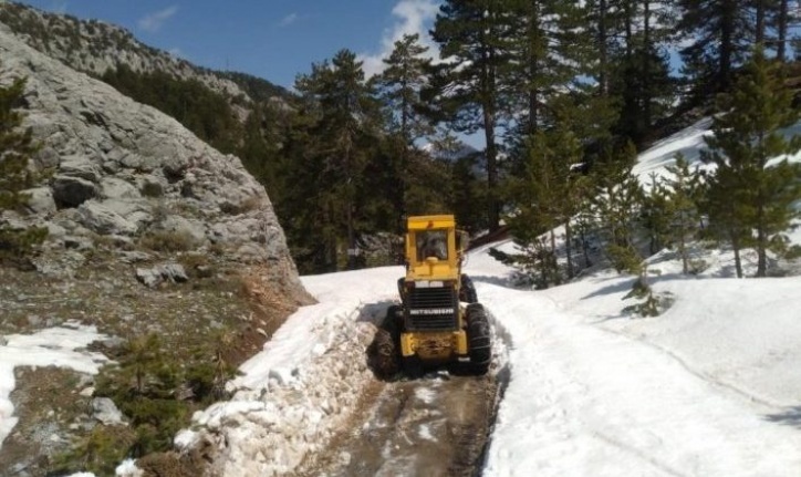 Alanya’nın kırsalındaki yollar kardan temizlendi