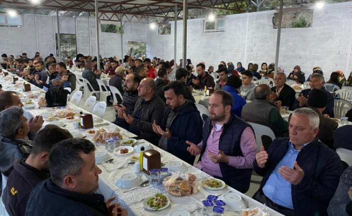 Başkan Toklu, orucunu Bademağacı'nda açtı