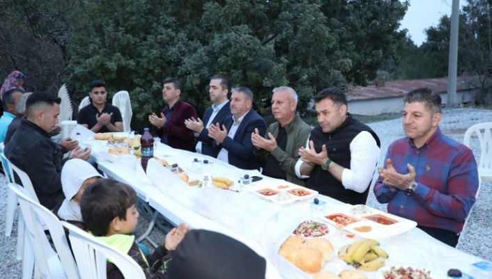 Başkan Yücel iftarı kırsaldaki gençlerle açtı