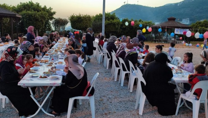 Müftü İlhan, minik öğrencilerle iftarda buluştu