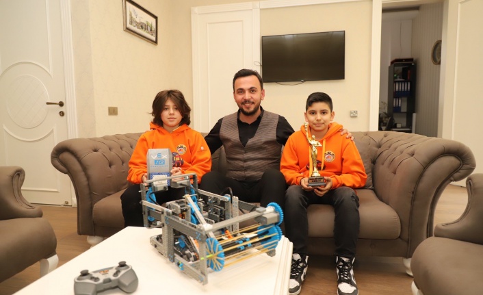 Robotik Kodlama takımından Bakan Çavuşoğlu ve Başkan Toklu'ya teşekkür