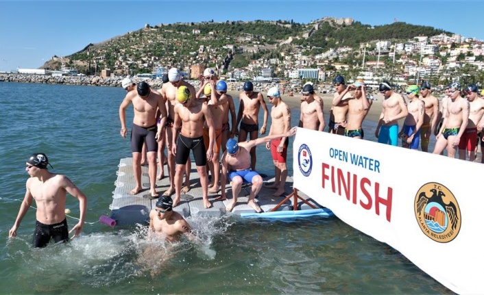 Alanya'da Açık Su Türkiye Yüzme Şampiyonası başladı