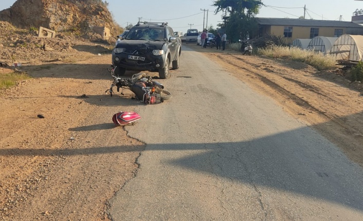 Alanya’da motosiklet ile kamyonet çarpıştı: 1 yaralı