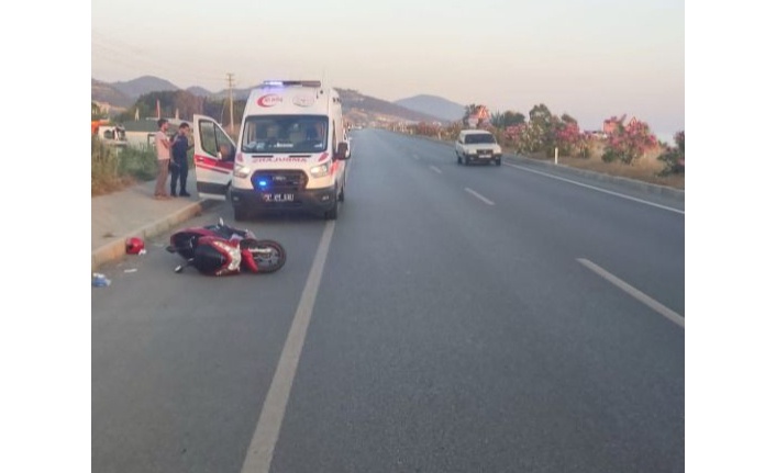 Alanya’da seyir halindeki motosikletin lastiği patladı: 2 yaralı