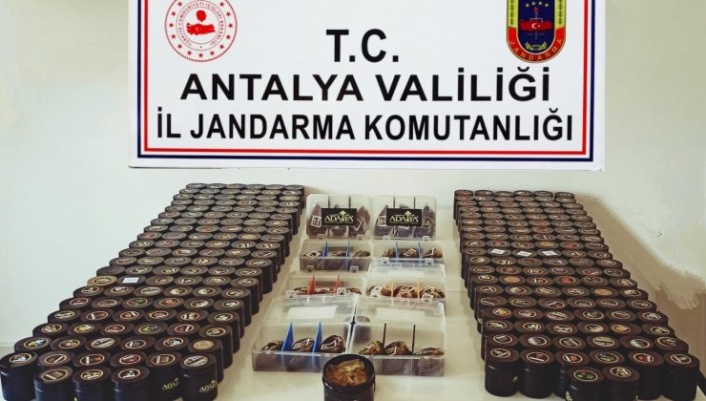 Alanya’da jandarmadan kaçak nargile tütünü operasyonu