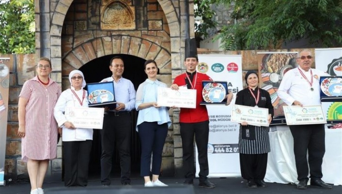 Alanya’nın geleneksel lezzeti için kıyasıya mücadele