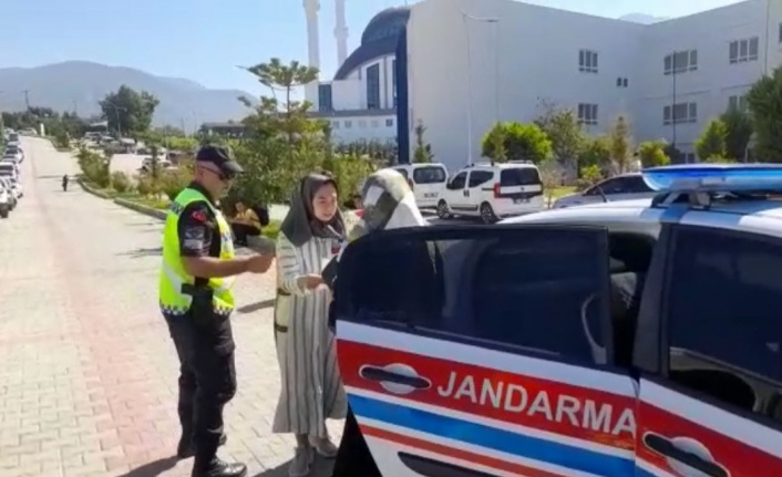 Alanya'da öğrencinin yardımına jandarma yetişti