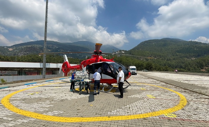 Alanya'da ambulans helikopter prematüre bebek için havalandı