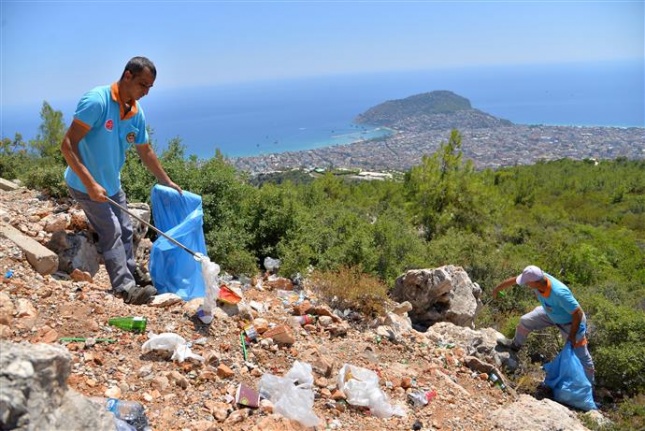 Alanya'nın her köşesinde temizlik çalışması