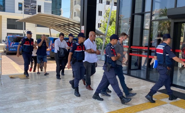 Alanya’da kendilerini "istihbaratçı" olarak tanıtan 5 kişiden 4'ü tutuklandı