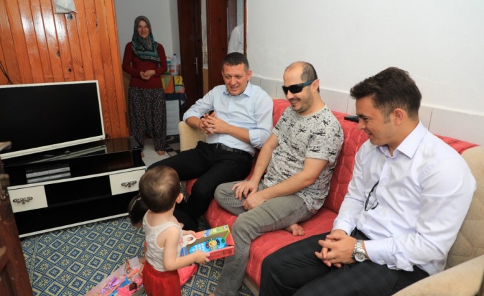 Kaymakam Ürkmezer'den bayram öncesi ailelere ziyaret