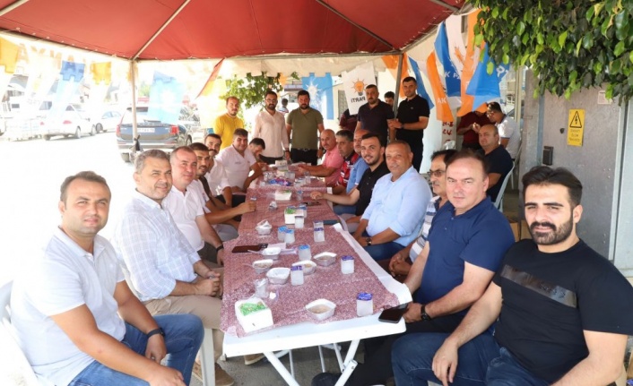 AK Parti Payallar’da vatandaşlara aşure dağıttı