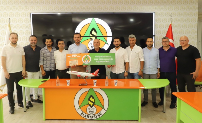 AK Parti’den Alanyaspor’a kombine desteği