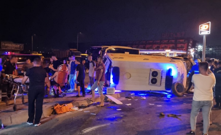 Alanya’da ambulans ile otomobil çarpıştı: 3 yaralı