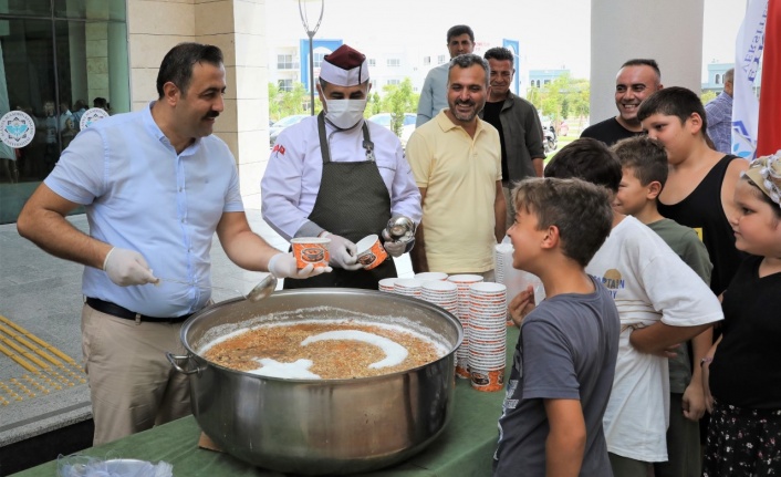 ALKÜ’de akademisyenler ve personeli aşure buluşturdu