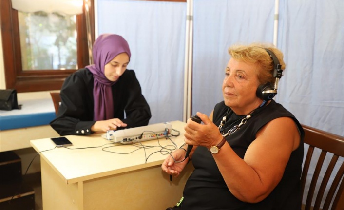 Alanya Belediyesi’nden yaşlı vatandaşlara işitme taraması