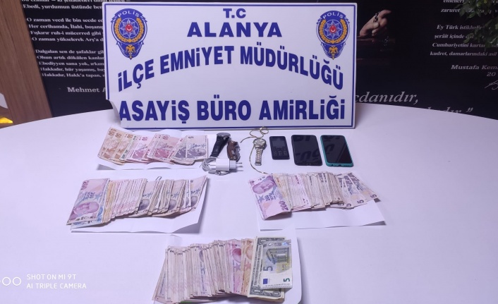 Alanya'da 4 farklı iş yerinden hırsızlık yapan şüpheliler tutuklandı