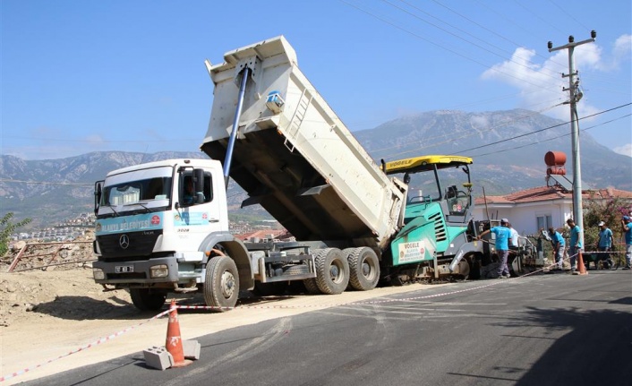 Alanya'nın doğu mahalleleri sıcak asfaltla buluşuyor