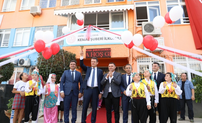 Alanya’da bugün 62 bin öğrenci ders başı yaptı