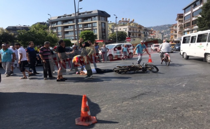 Alanya’da iki motosiklet çarpıştı: 2 yaralı