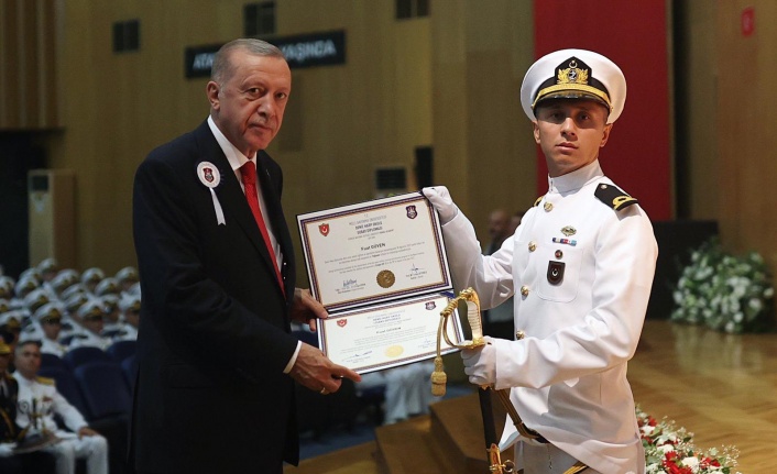 Alanyalı öğrenciye Cumhurbaşkanı Erdoğan'dan plaket