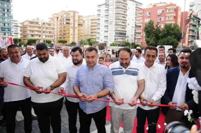 Haydarzade Künefe şık bir törenle açıldı