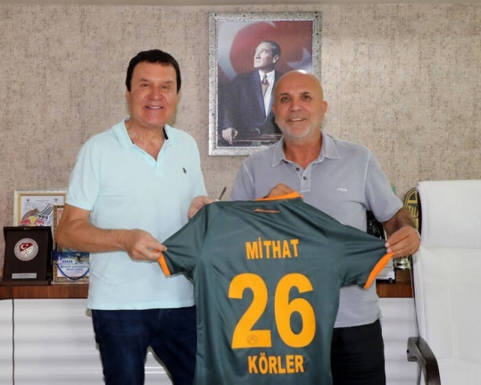 Sanatçı Mithat Körler’den turuncu yeşil ziyaret