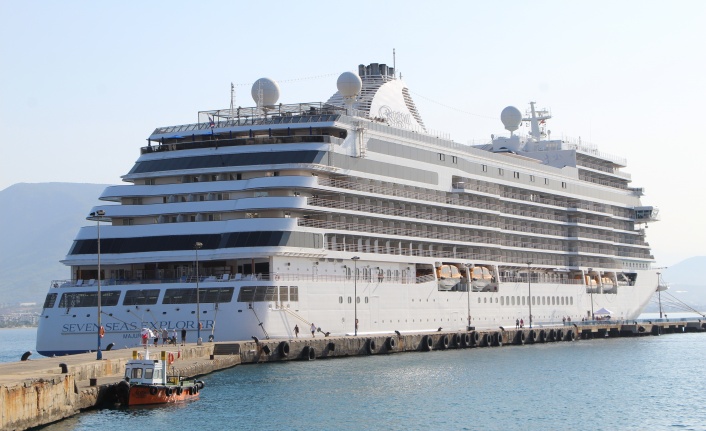 Alanya'ya "Seven Seas Explorer" ile 583 turist geldi